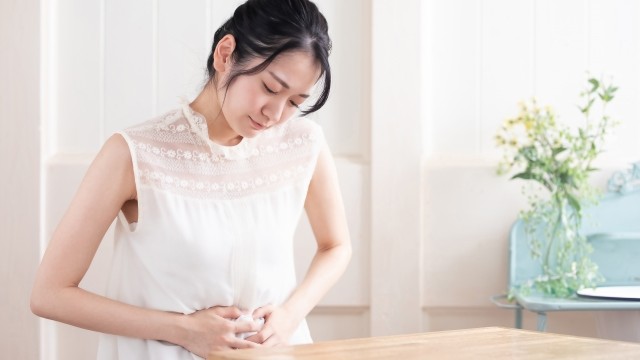 お腹の違和感イメージ